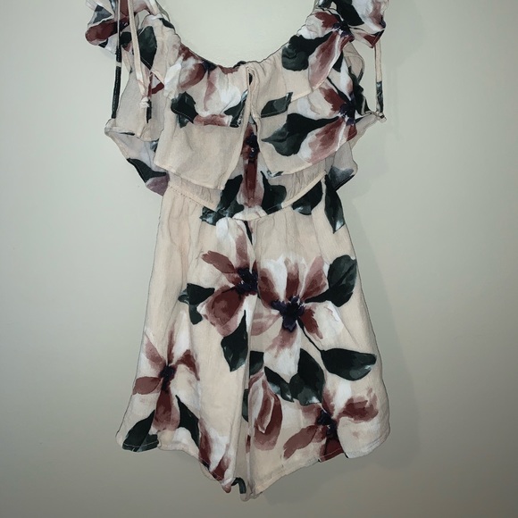 AMERICAN EAGLE Ruffle-sleeve Romper - Picture 5 of 7